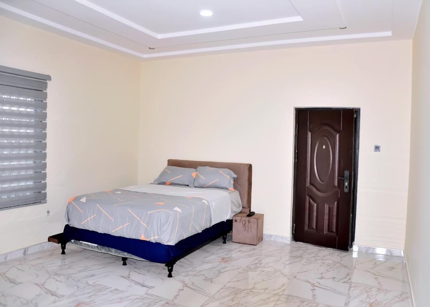 Queens Place Hotel Акра Екстериор снимка